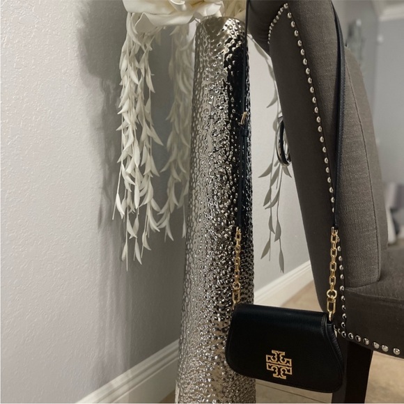 Tory Burch Black Crossbody Bag with Gold Chain - Picture 5 of 10